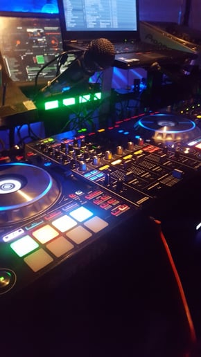Gallery photo 1 of Dj Caesah (cezah)