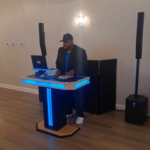 Gallery photo 3 of DJ Calex
