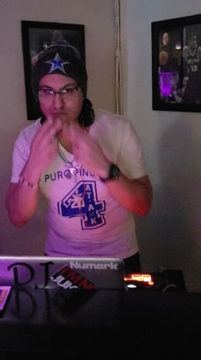 Gallery photo 3 of DJ Caliente