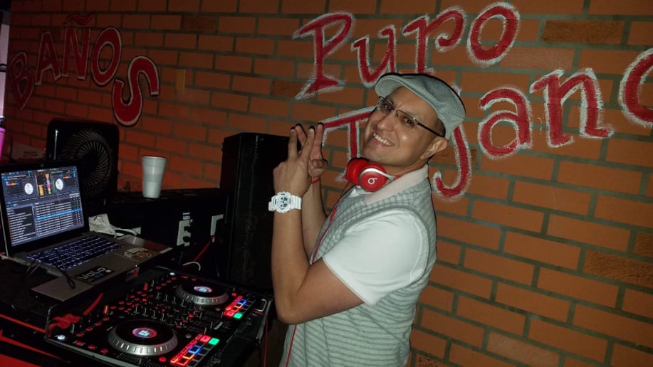 Gallery photo 4 of DJ Caliente