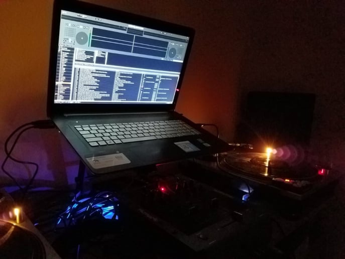 Gallery photo 3 of DJ Carlos Vaz