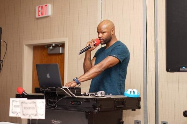 Gallery photo 1 of DJ Cash The Blend God