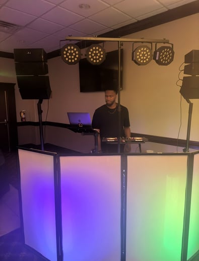 Gallery photo 3 of DJ Ceeyè