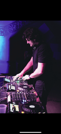 Gallery photo 3 of Dj Chenvinzo