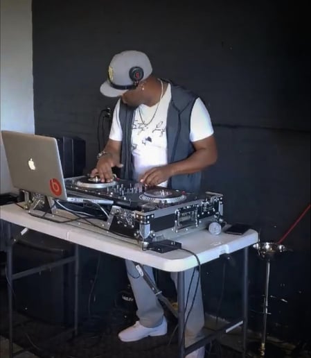 Gallery photo 7 of Dj