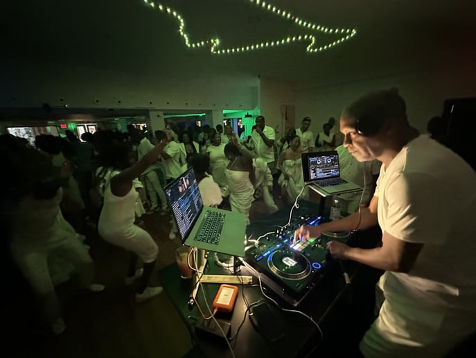 Gallery photo 1 of DJ Commish