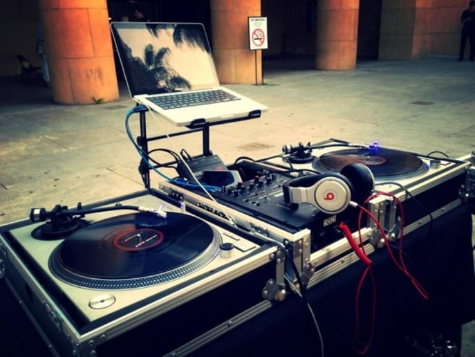Gallery photo 7 of DJ Criss Beatz