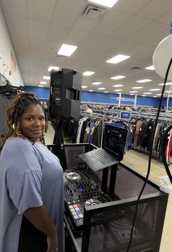 Gallery photo 10 of DJ Cyn