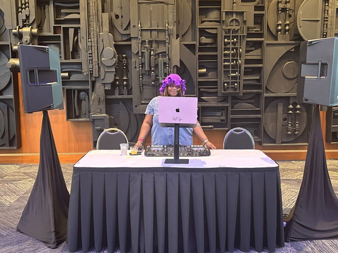 Gallery photo 1 of DJ Cyn
