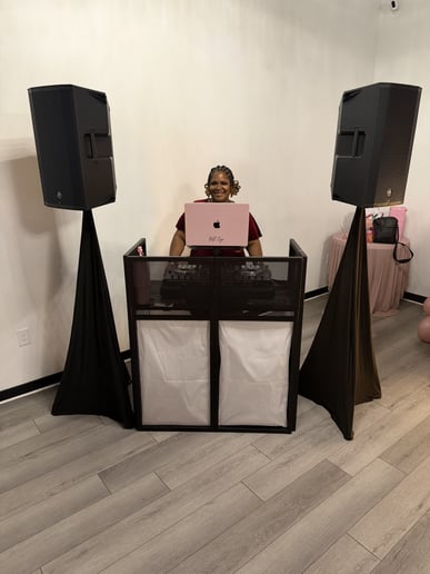 Gallery photo 5 of DJ Cyn