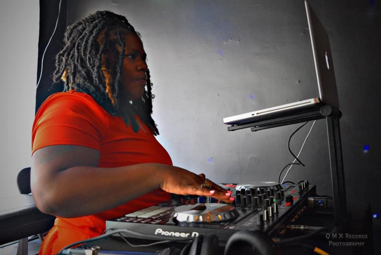 Gallery photo 3 of DJ Cyn