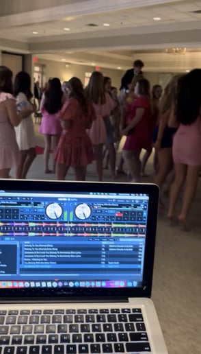Gallery photo 2 of DJ Cyn