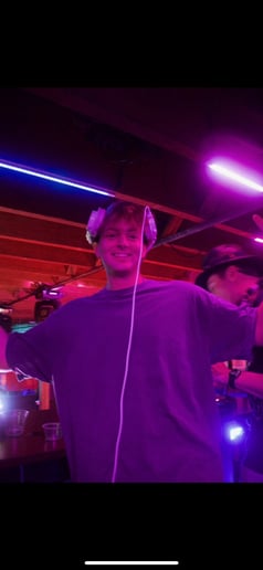Gallery photo 1 of Dj