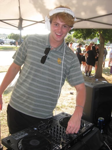 Gallery photo 2 of Dj