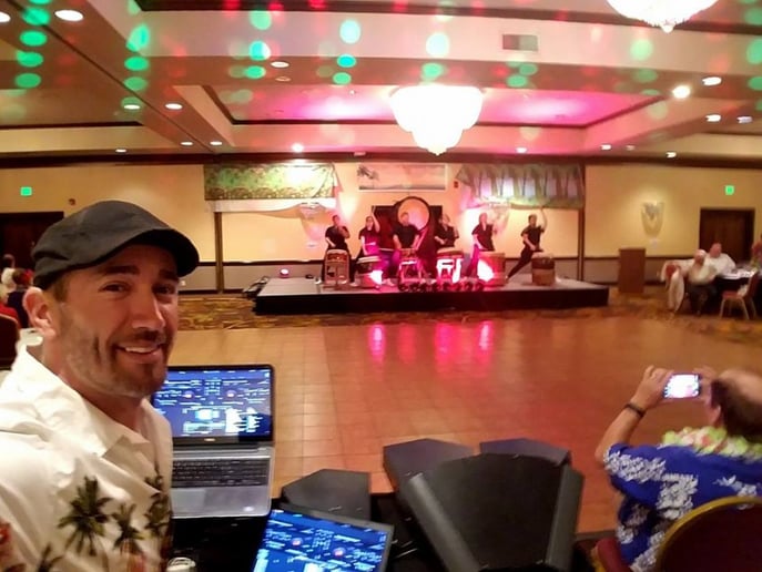 Gallery photo 4 of DJ Dave & Acoustic Jukebox