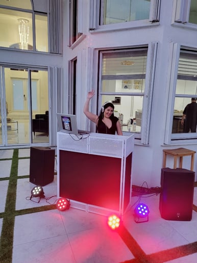 Gallery photo 3 of DJ Daya