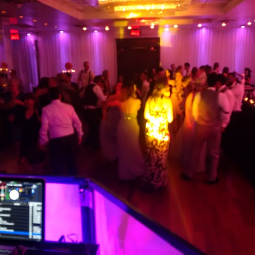 Gallery photo 1 of DJ Dee San