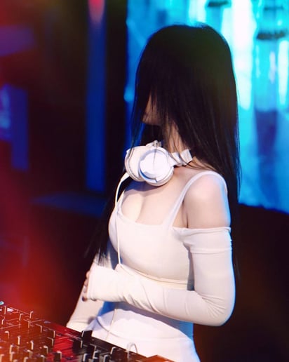 Gallery photo 5 of Paris Wu Music