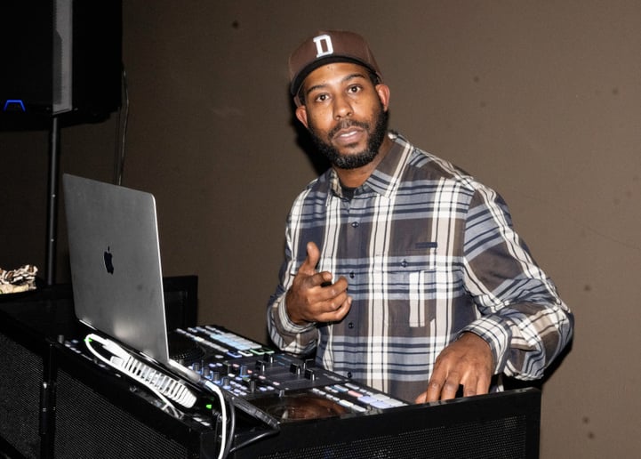 Gallery photo 2 of DJ Deo