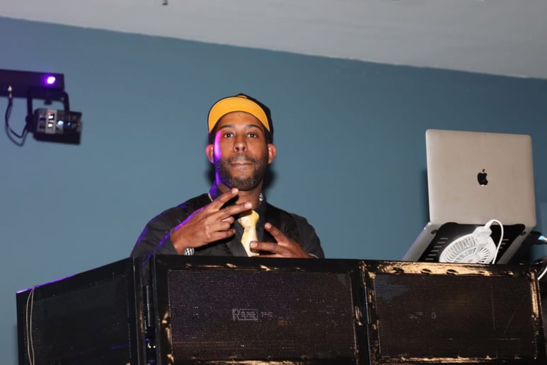 Gallery photo 3 of DJ Deo