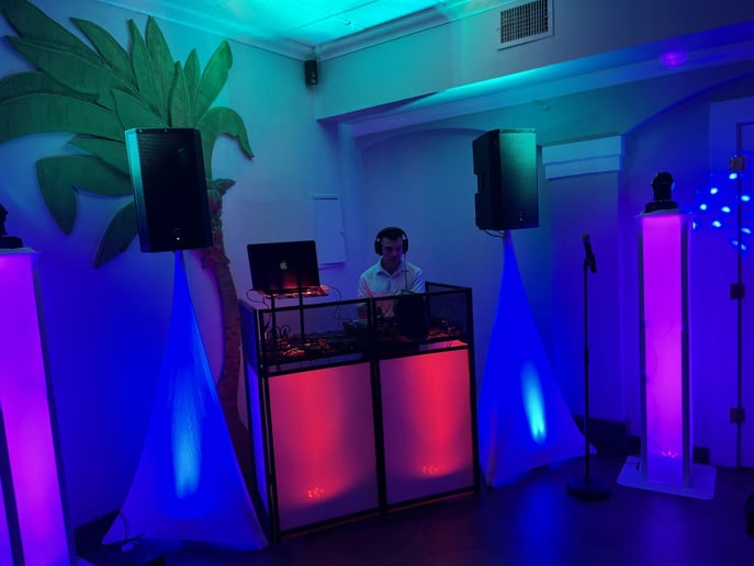 Gallery photo 9 of DJ Derek Sav