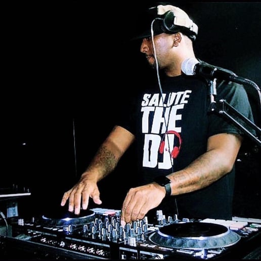 Gallery photo 7 of DJ DEV for Set the vibe Entertainment