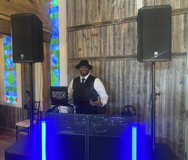Gallery photo 10 of DJ DEV for Set the vibe Entertainment