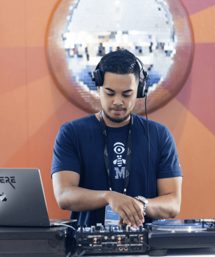 Gallery photo 6 of DJ Devere / Gold Standard Events