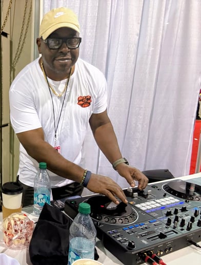Gallery photo 4 of DJ DFred | LuvIsLuv Radio