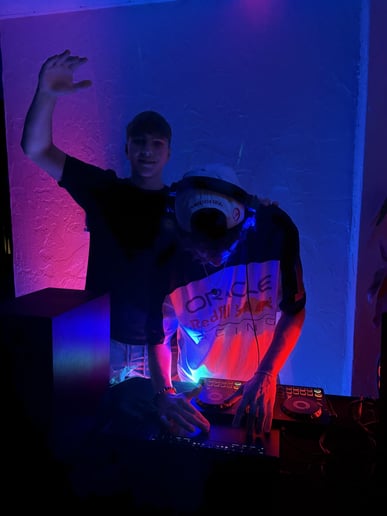 Gallery photo 5 of DJ Dom Dotti