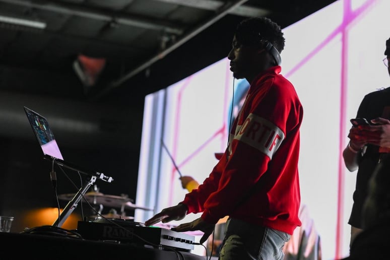 Gallery photo 10 of DJ Drizzle