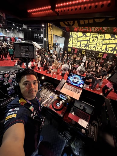 Gallery photo 9 of DJ Earwaxxx