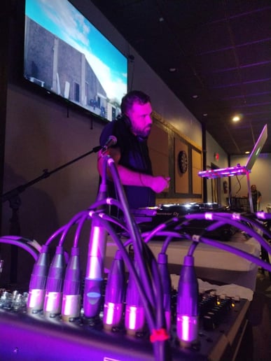 Gallery photo 1 of DJ Eddie Everything