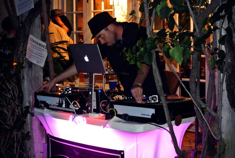 Gallery photo 2 of DJ Eddie Everything
