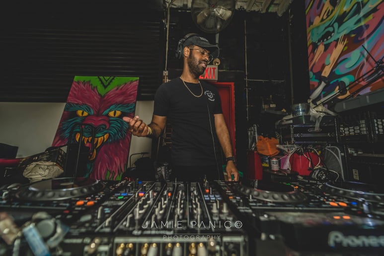 Gallery photo 2 of DJ eh