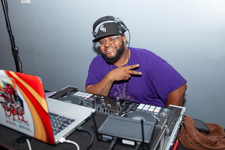Gallery photo 3 of DJ EL The Conductor
