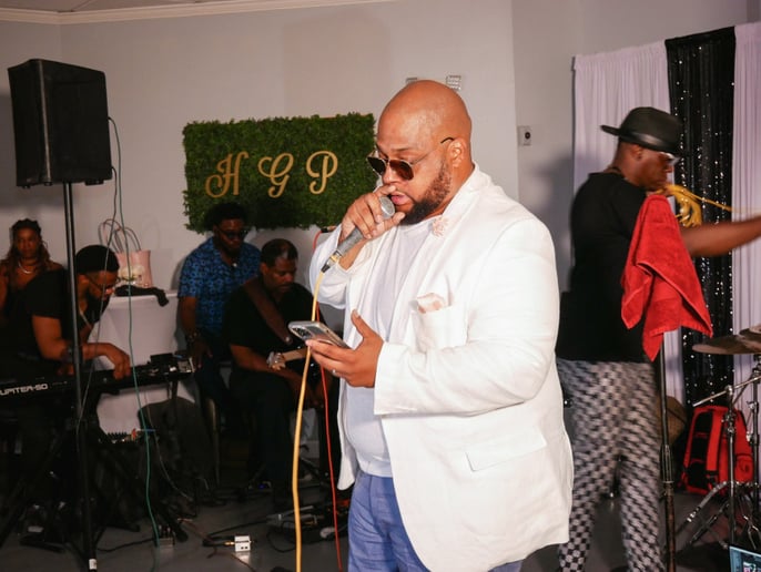 Gallery photo 4 of DJ EL The Conductor