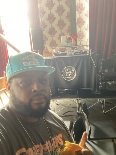 Gallery photo 5 of DJ EL The Conductor