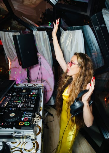 Gallery photo 3 of DJ Elentra