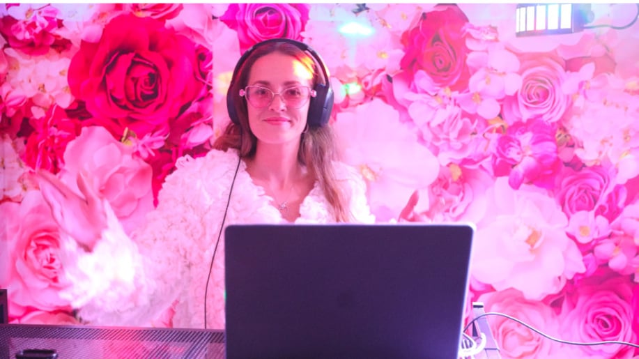 Gallery photo 4 of DJ Elentra