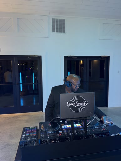 Gallery photo 1 of DJ Epic