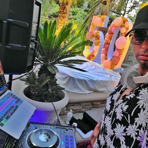 Gallery photo 7 of Dj Erik Niles