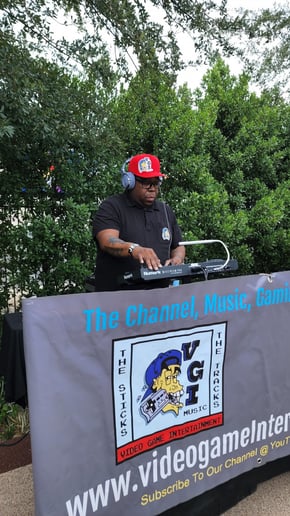 Gallery photo 17 of Dj Famous Kid