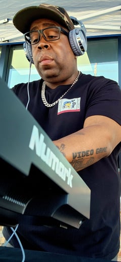 Gallery photo 26 of Dj Famous Kid