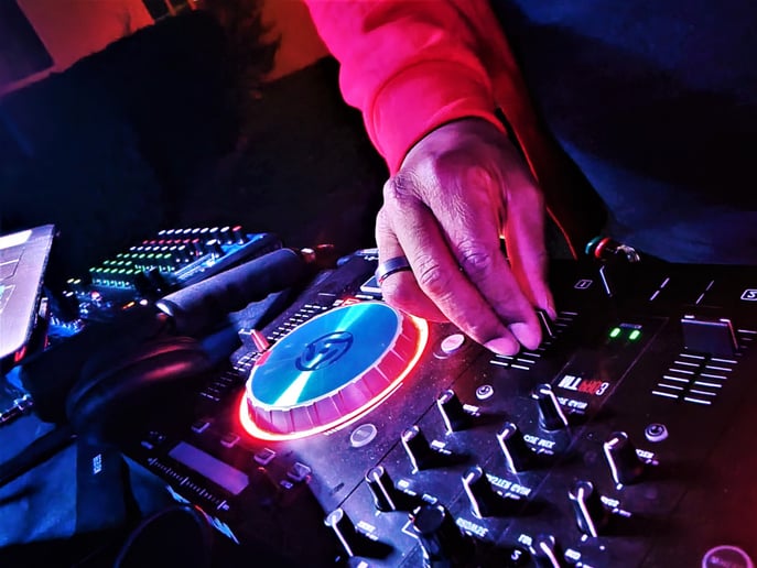 Gallery photo 30 of Dj Famous Kid