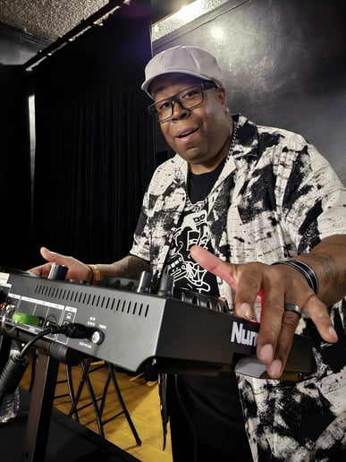 Gallery photo 45 of Dj Famous Kid