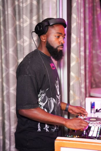 Gallery photo 2 of DJ FLYY DJ Services