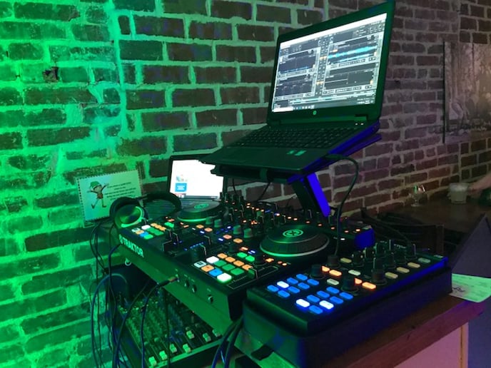 Gallery photo 2 of DJ Fo4