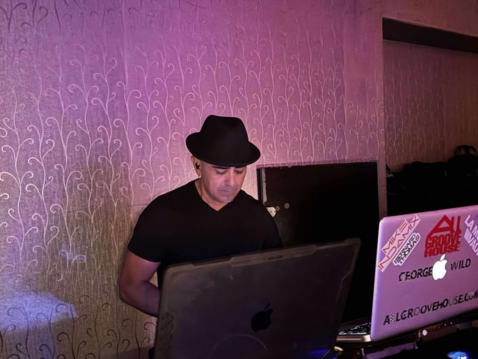 Gallery photo 4 of DJ George Wild
