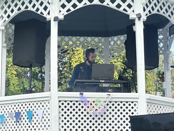 Gallery photo 10 of DJ Good Vibes